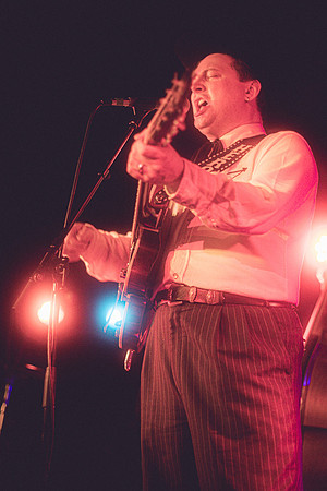 rob heron & the tea pad orchestra by stephan zwickirsch | karoshiphoto.com